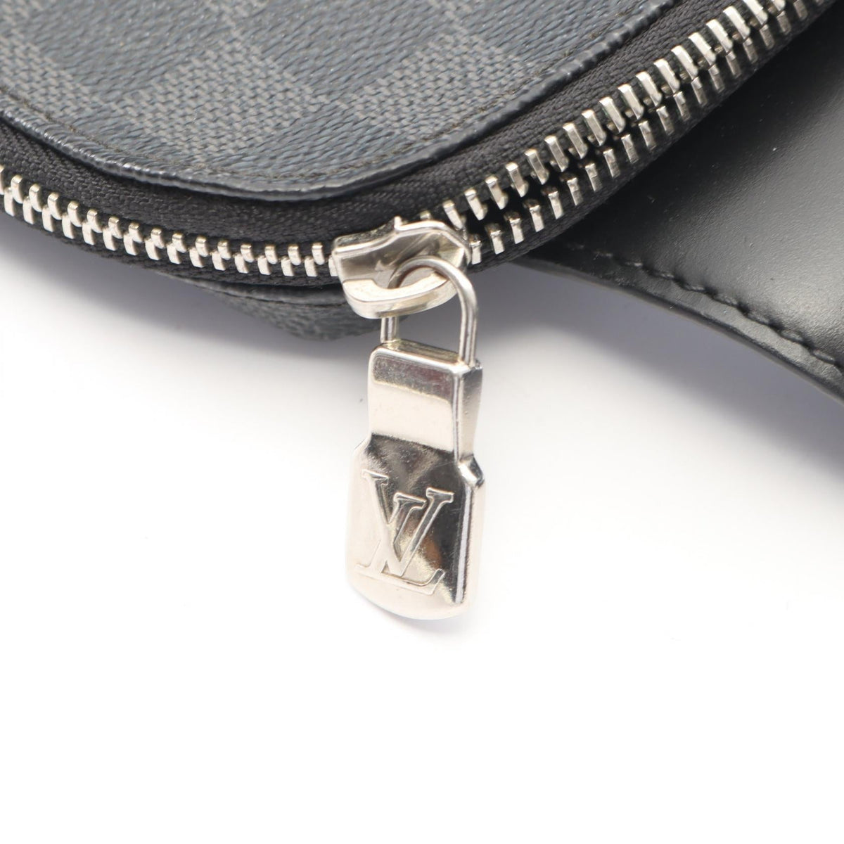 Louis Vuitton Avenue Sling · Damier Graphite
