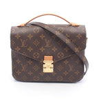 Louis Vuitton Pochette Metis · Monogram