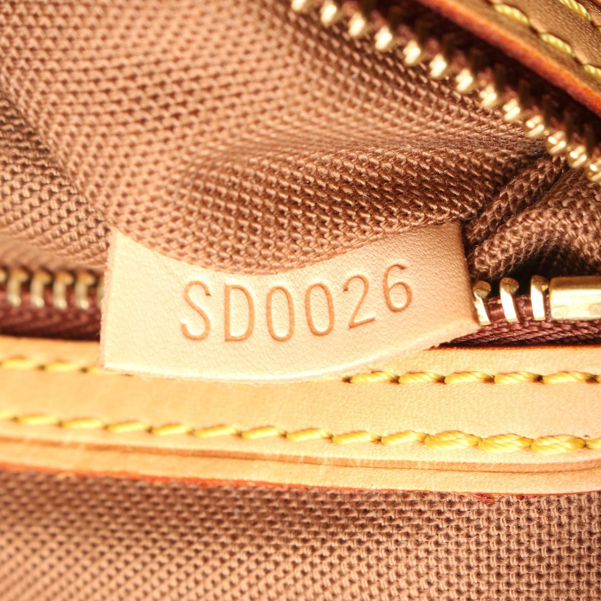 Louis Vuitton Batignolles Vertical · Monogram