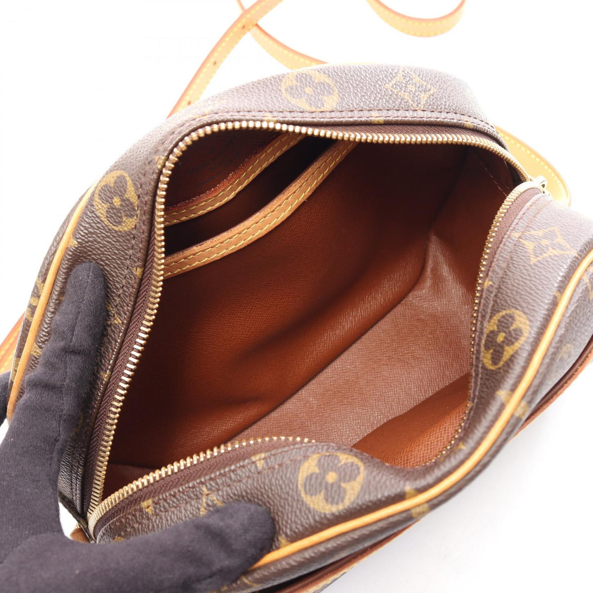 Louis Vuitton Blois · Monogram