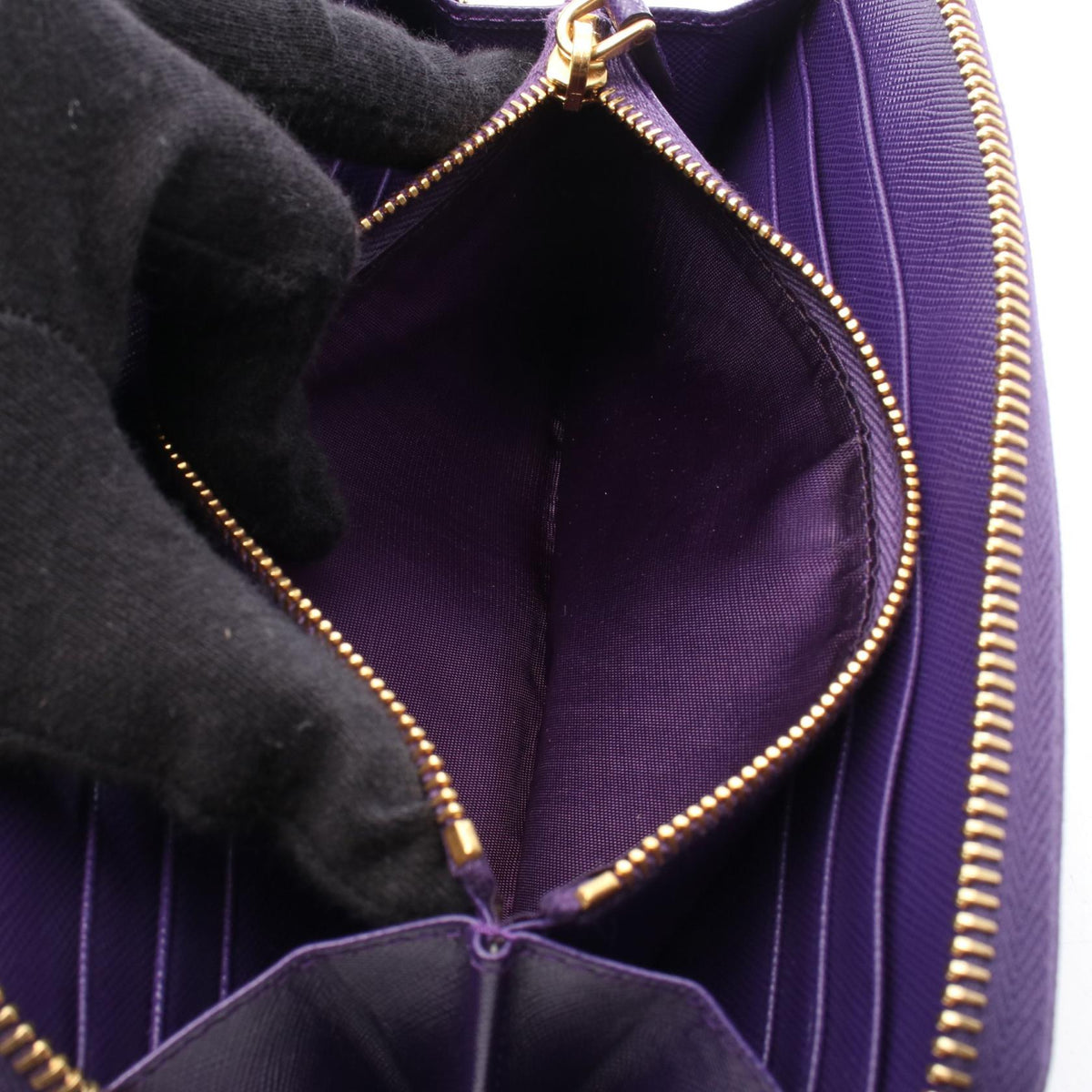Prada Saffiano · Zip Wallet