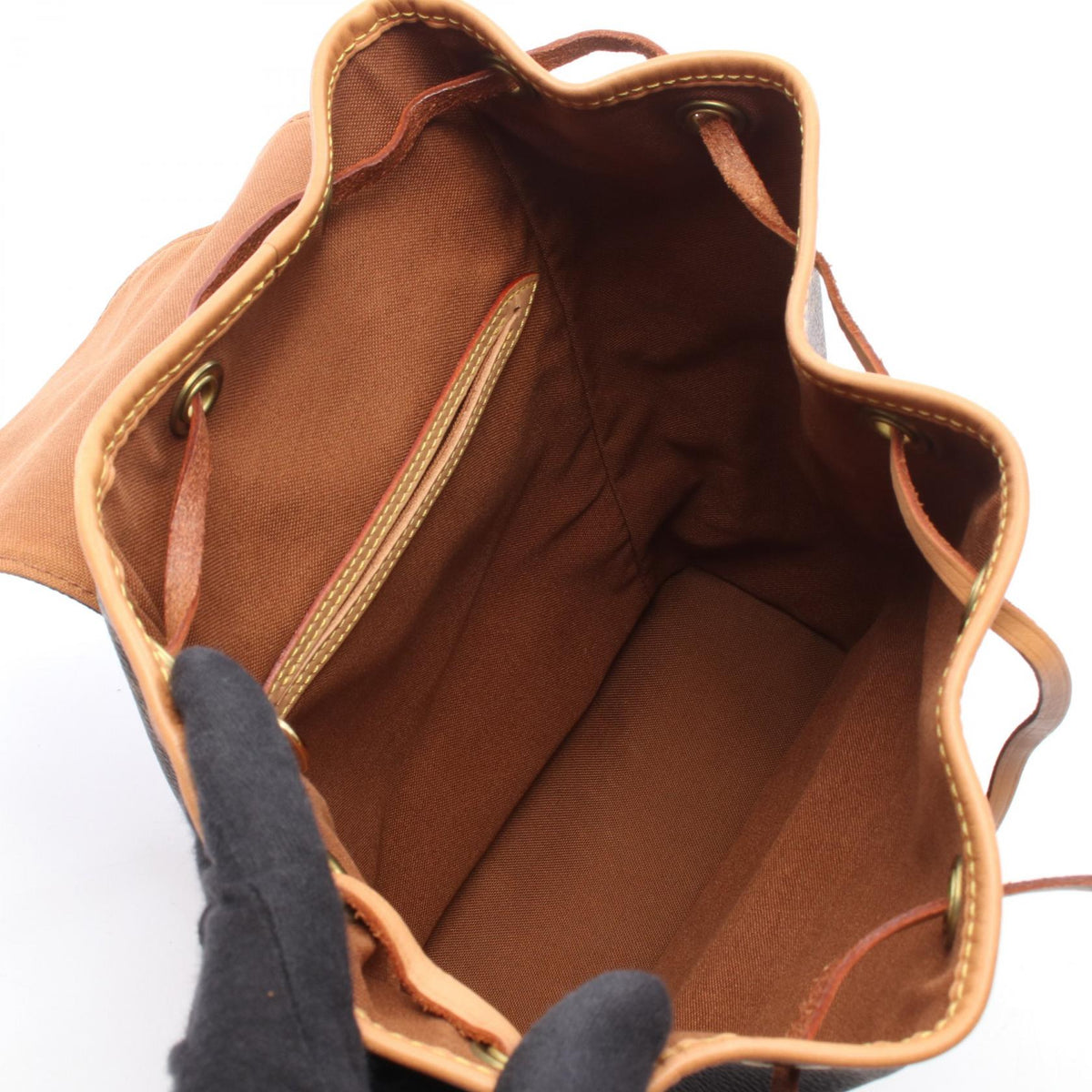 Louis Vuitton Montsouris MM · Monogram