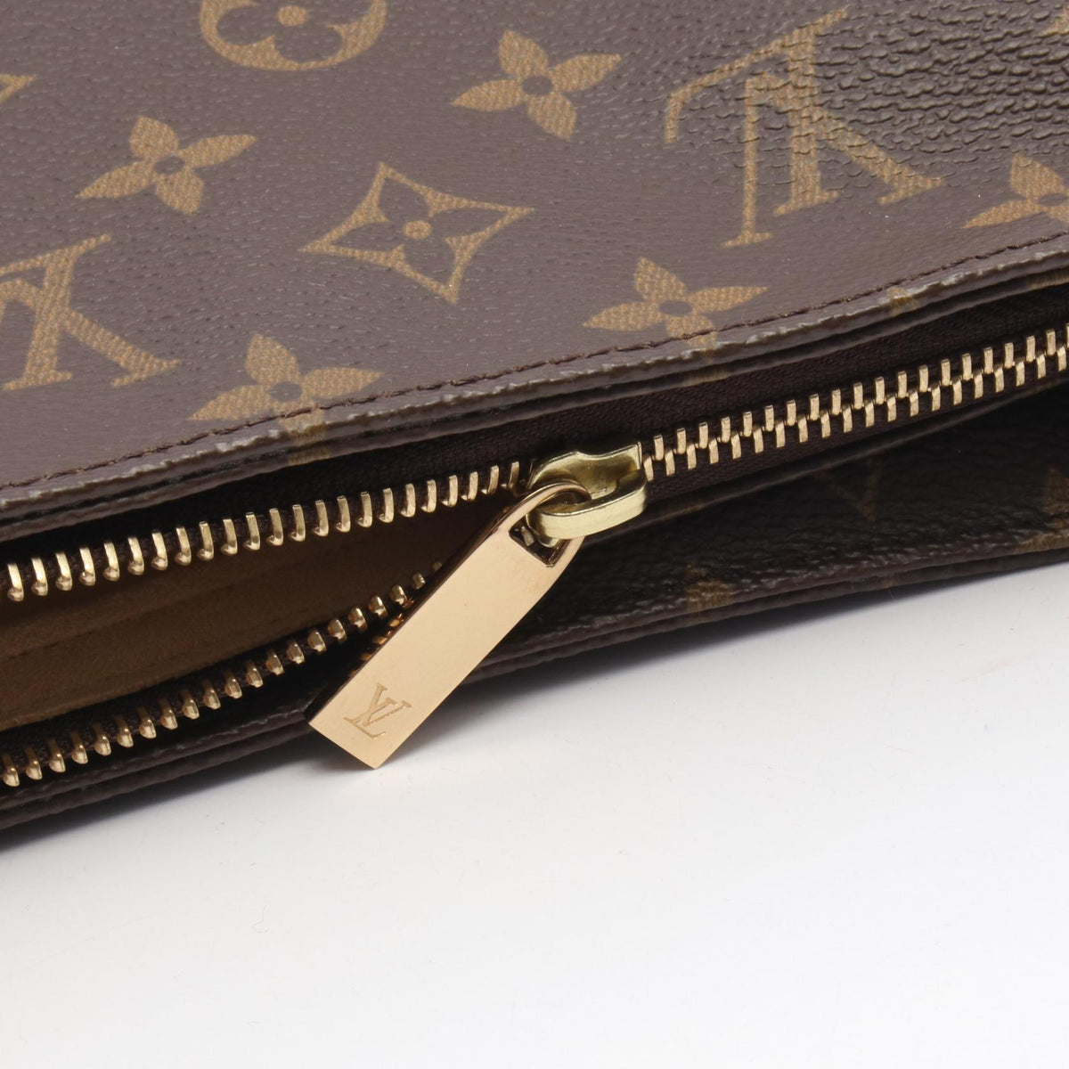 Louis Vuitton Looping MM · Monogram