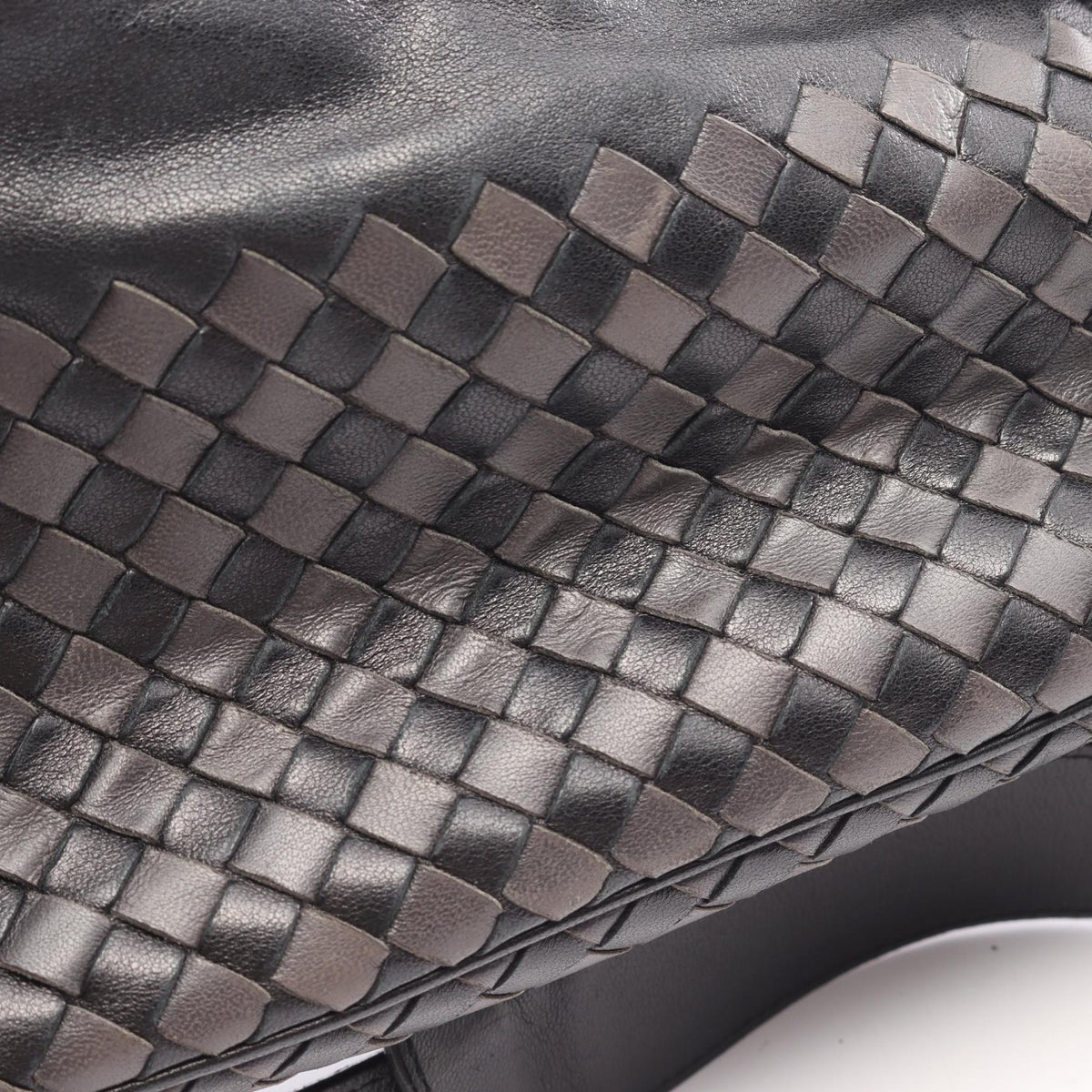 Bottega Veneta Intrecciato · Leather