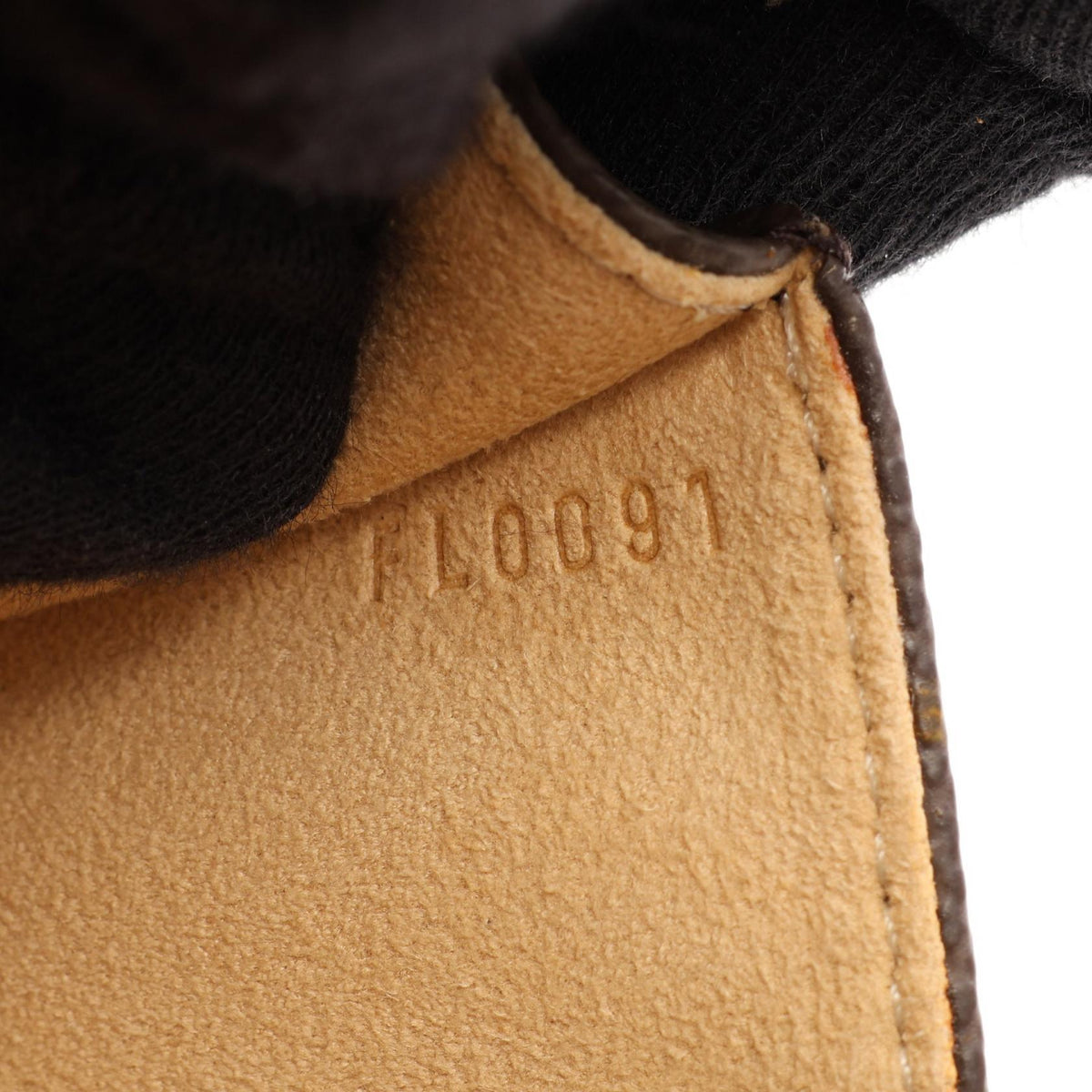 LOUIS VUITTON Pochette Florentine · Monogram