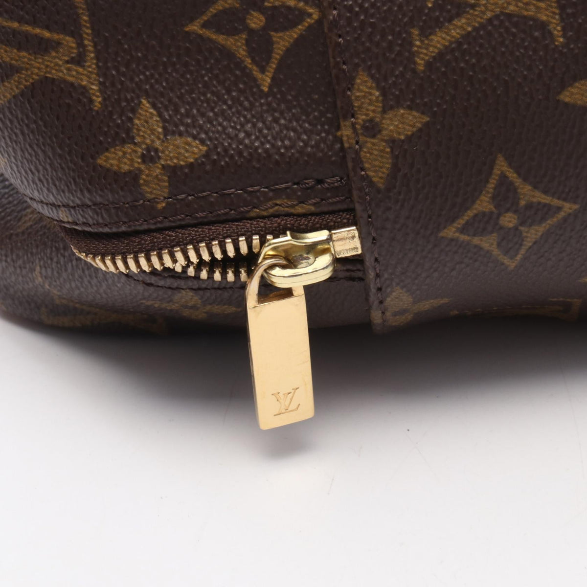 LOUIS VUITTON Cite GM · Monogram