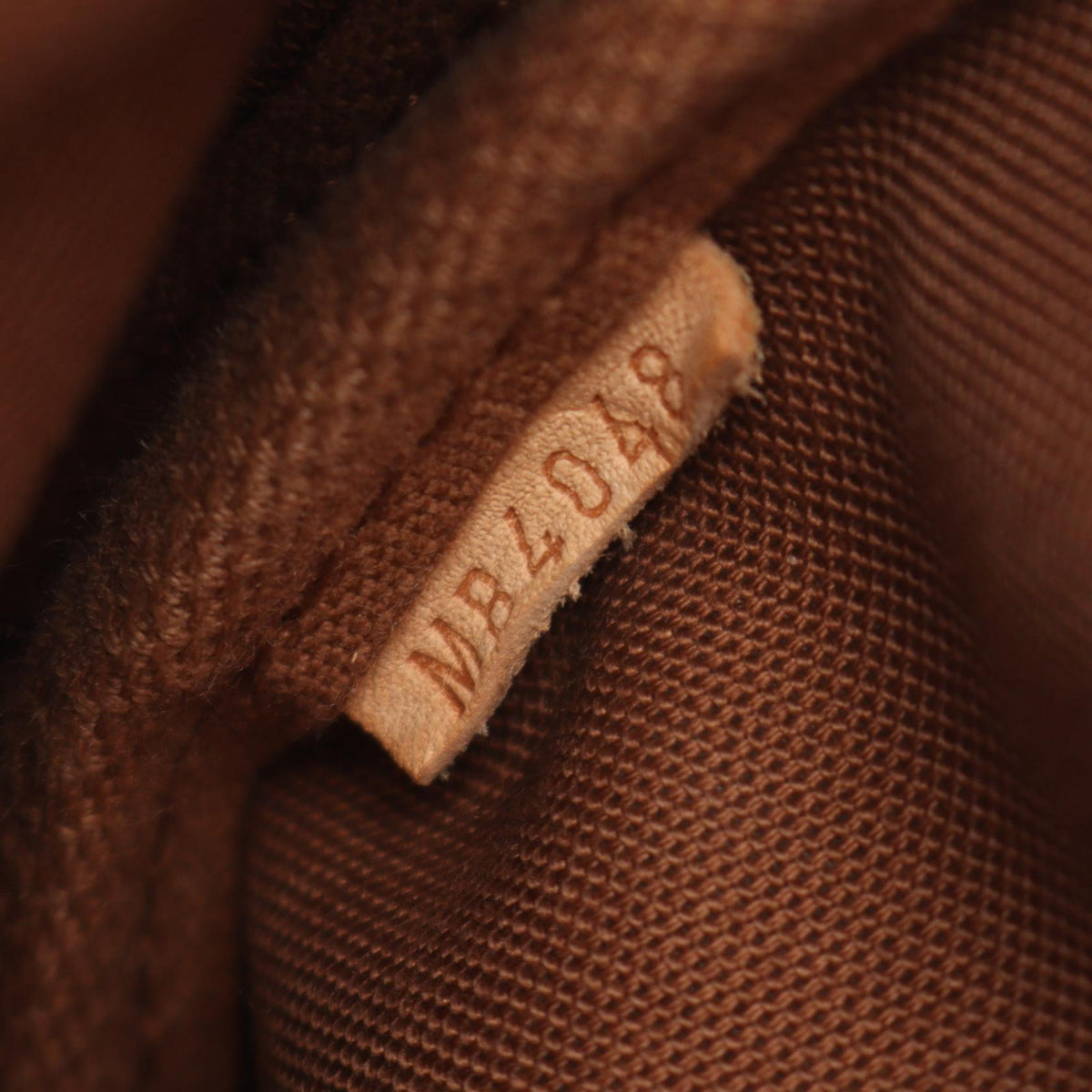 Louis Vuitton Saumur 30 · Monogram