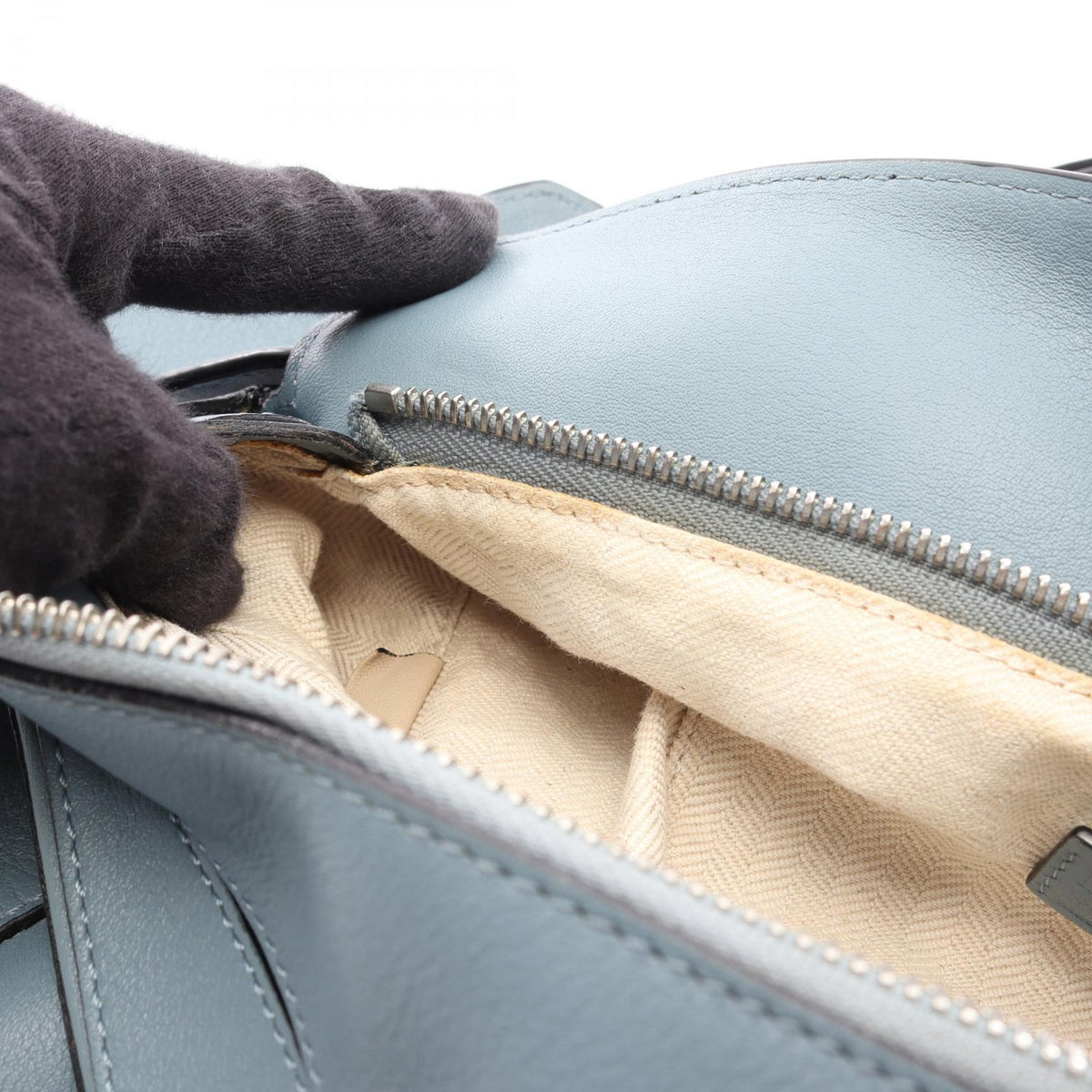 Loewe Puzzle · Medium · Leather