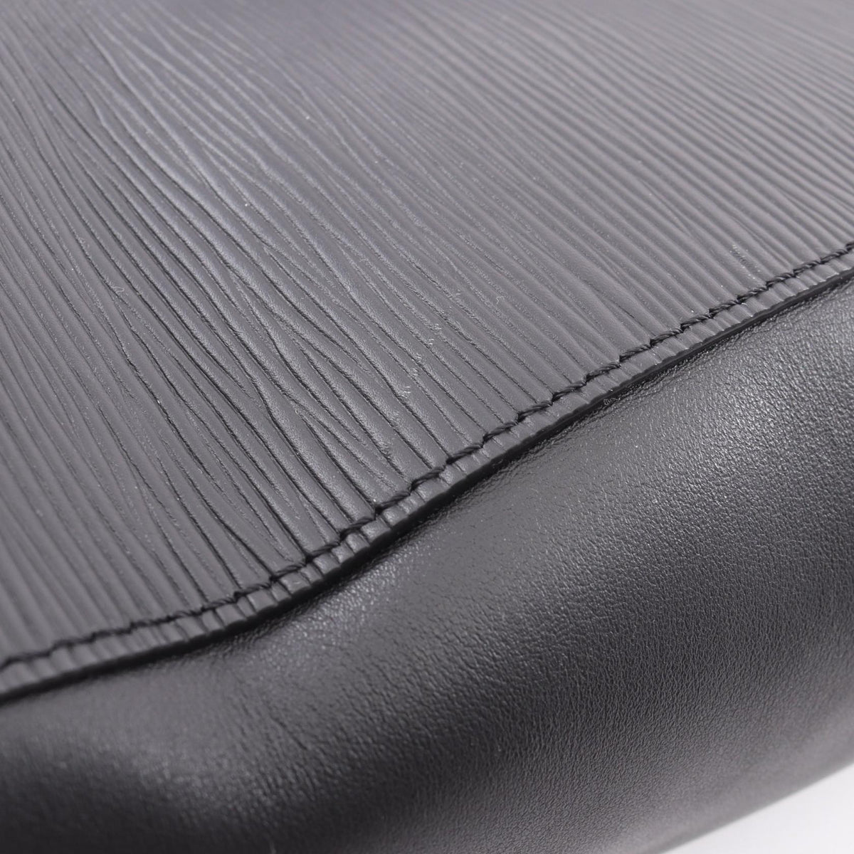 Louis Vuitton Grand Sac LV Circle · Épi