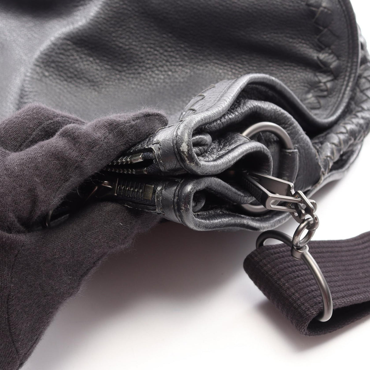 Bottega Veneta Intrecciato Messenger · Leather