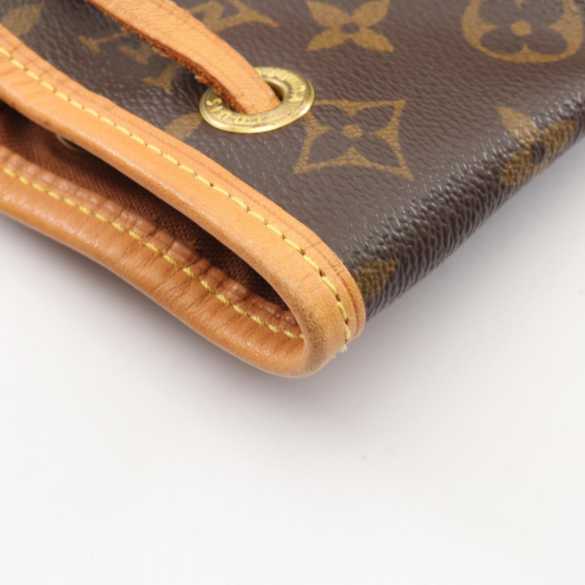 Louis Vuitton Montsouris MM · Monogram