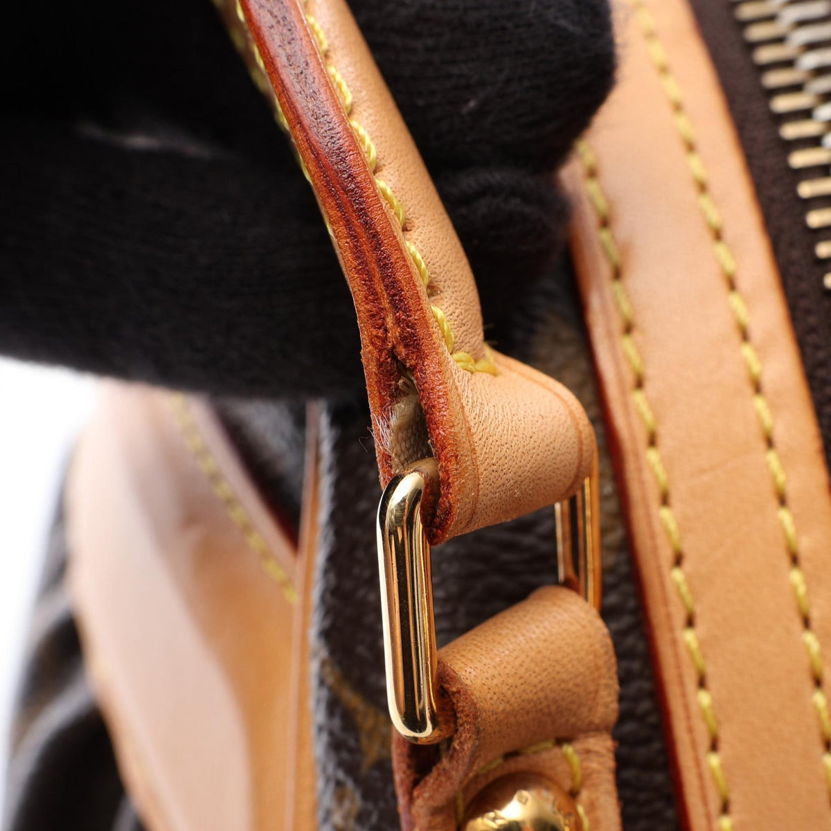 Louis Vuitton Clara · Monogram Canvas