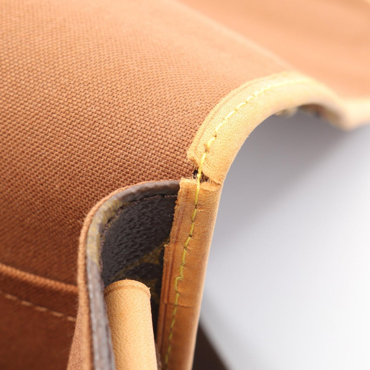 Louis Vuitton Bosphore · Monogram Messenger