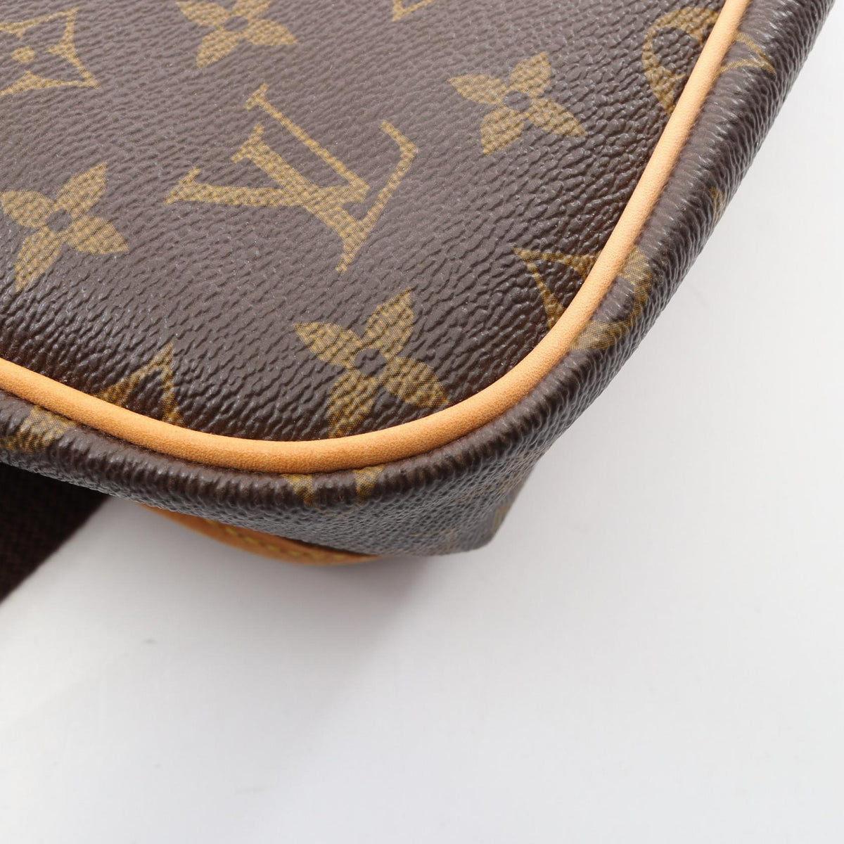 Louis Vuitton Bosphore · Monogram Messenger