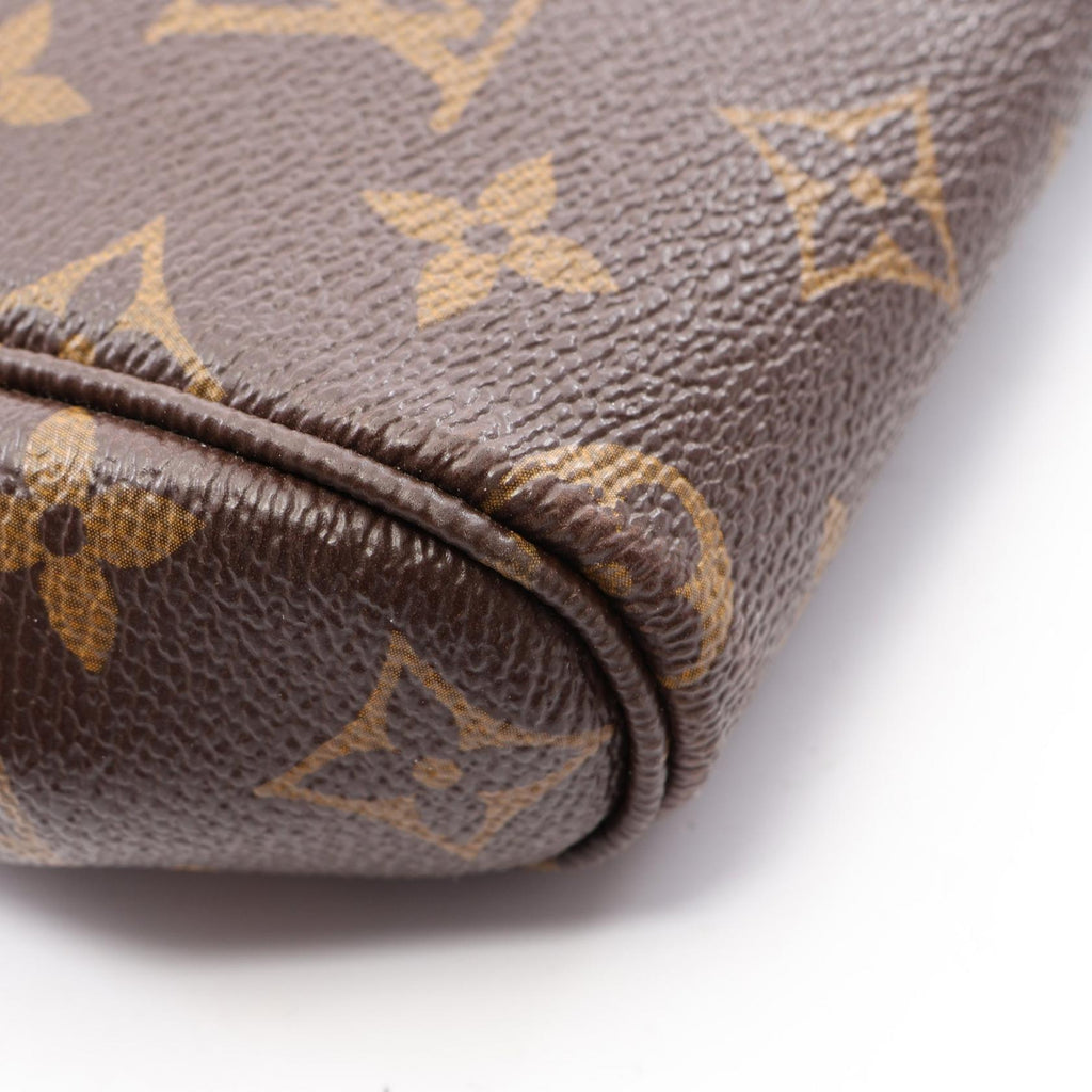 Louis Vuitton Favorite MM · Monogram