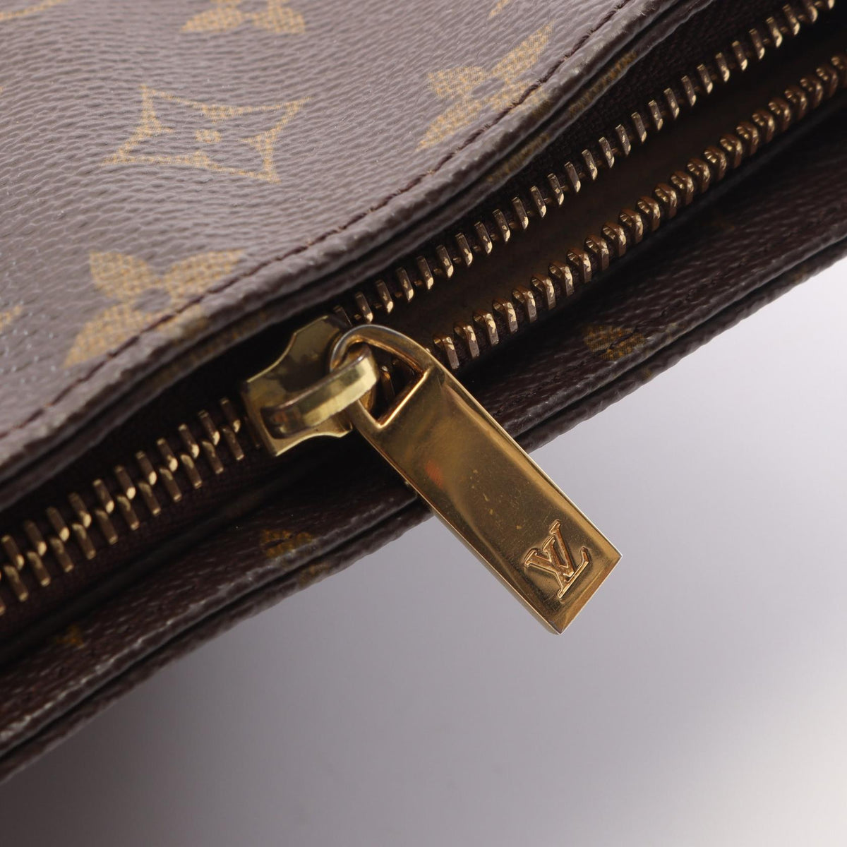 Louis Vuitton Looping MM · Monogram Canvas