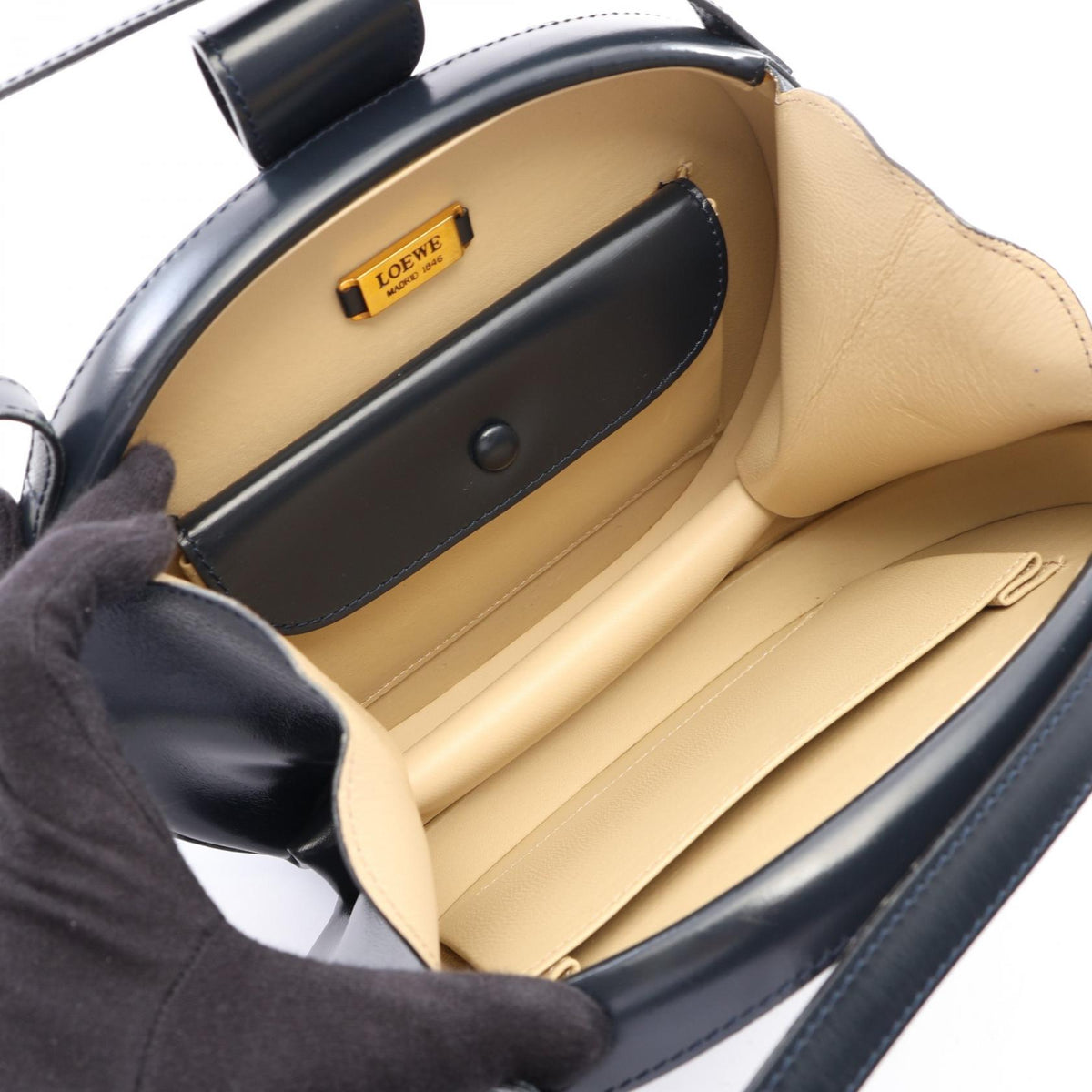 Loewe Anagram Round · Leather