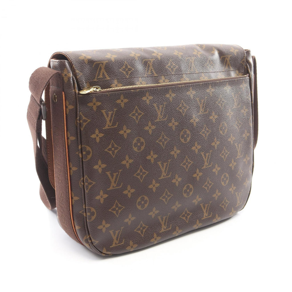 Louis Vuitton Beaubourg MM · Monogram