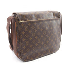 Louis Vuitton Beaubourg MM · Monogram