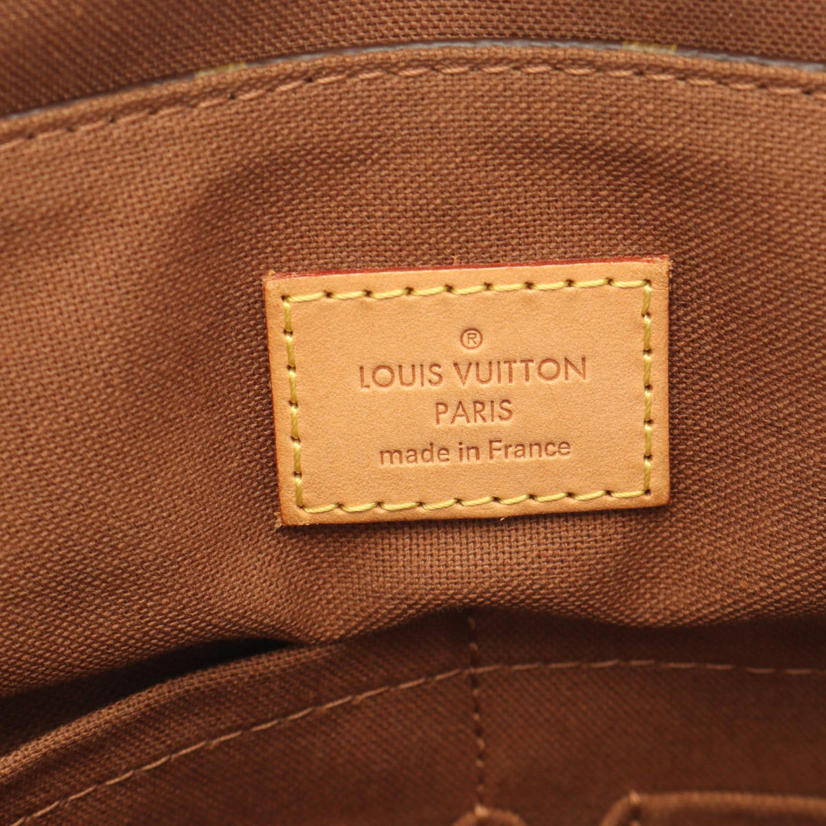 Louis Vuitton Beaubourg MM · Monogram