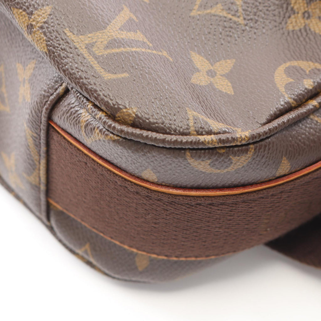 Louis Vuitton Beaubourg MM · Monogram