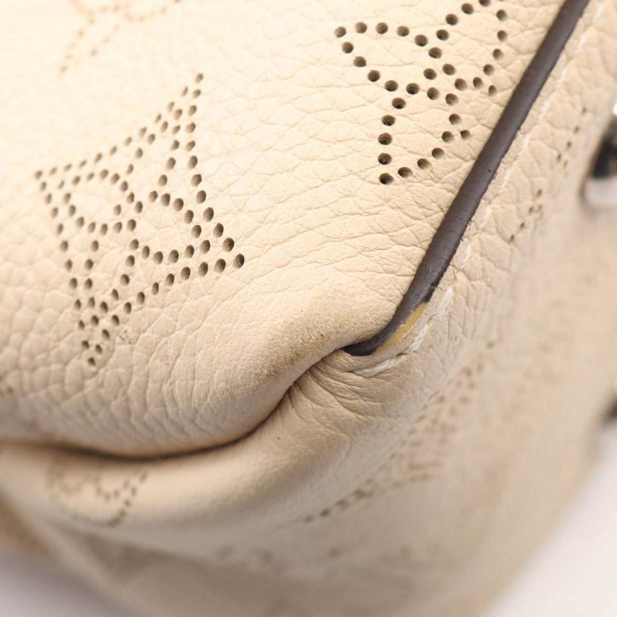 Louis Vuitton Bella · Mahina Leather