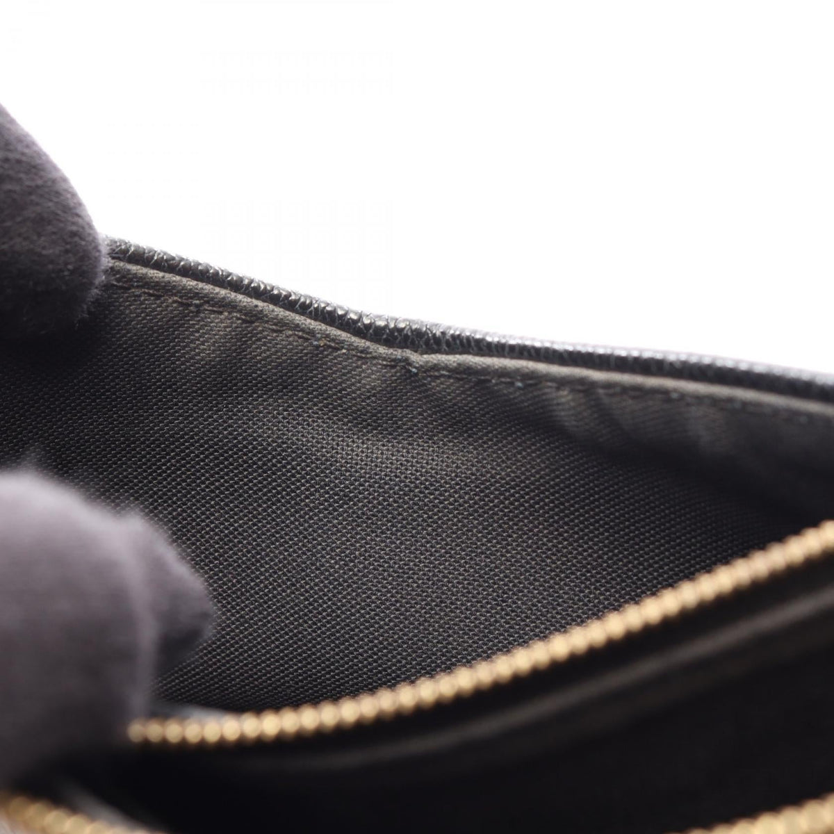 Louis Vuitton Parascratch · Monogram