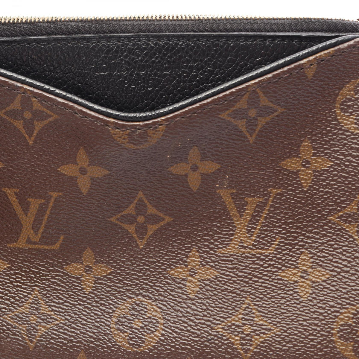 Louis Vuitton Parascratch · Monogram