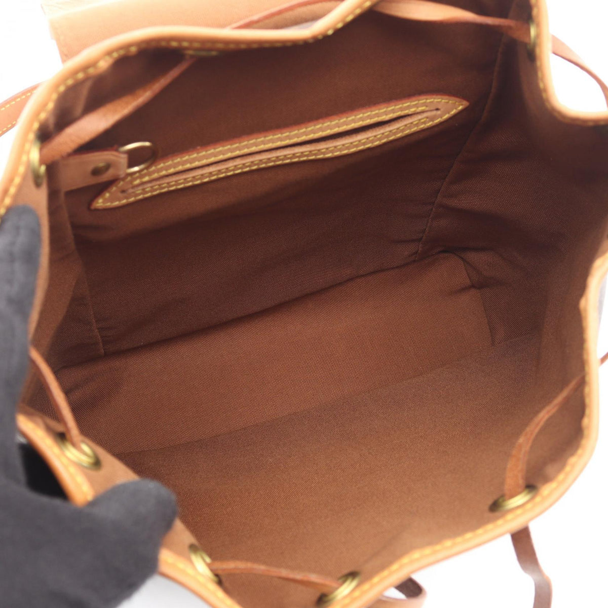 Louis Vuitton Montsouris MM · Monogram