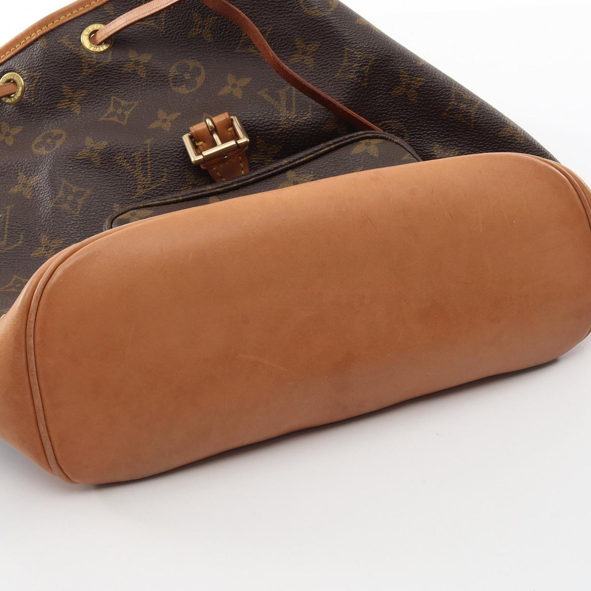 Louis Vuitton Montsouris MM · Monogram