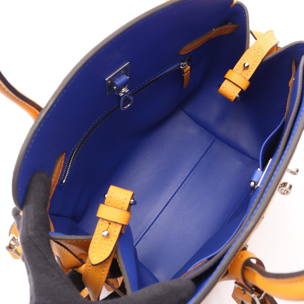 Louis Vuitton Milla PM · Leather