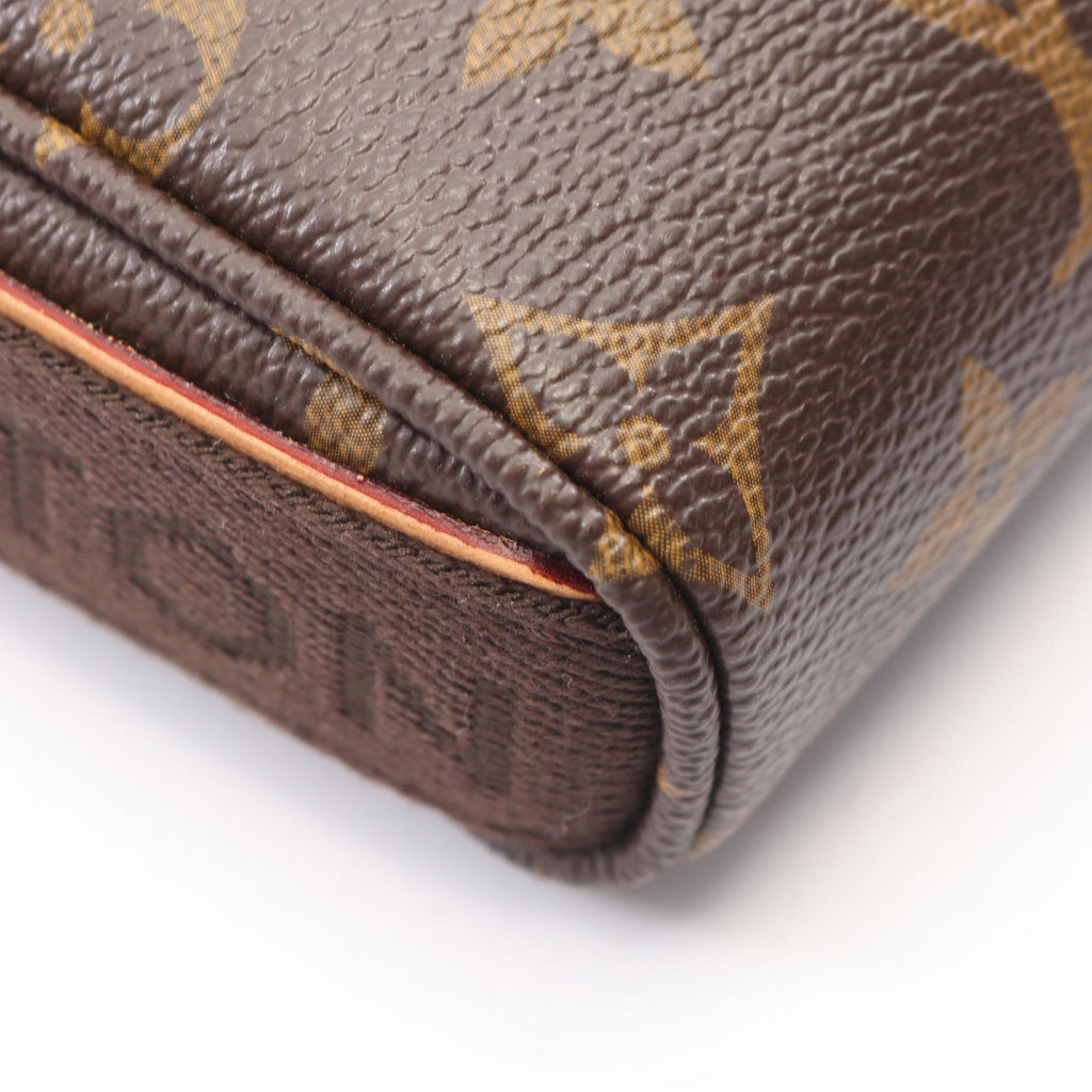 LOUIS VUITTON Trotter Beaubourg · Monogram
