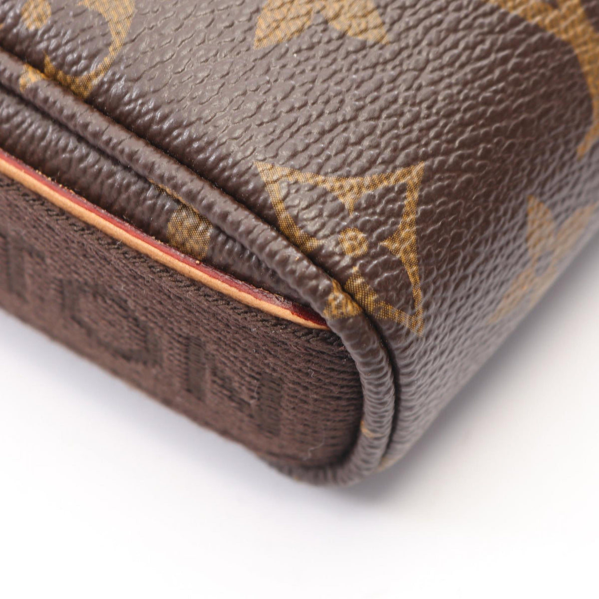 LOUIS VUITTON Trotter Beaubourg · Monogram