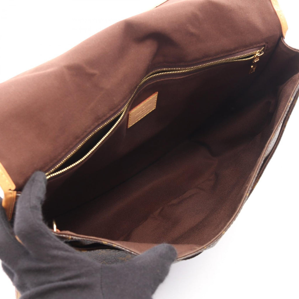 LOUIS VUITTON Menilmontant MM · Monogram