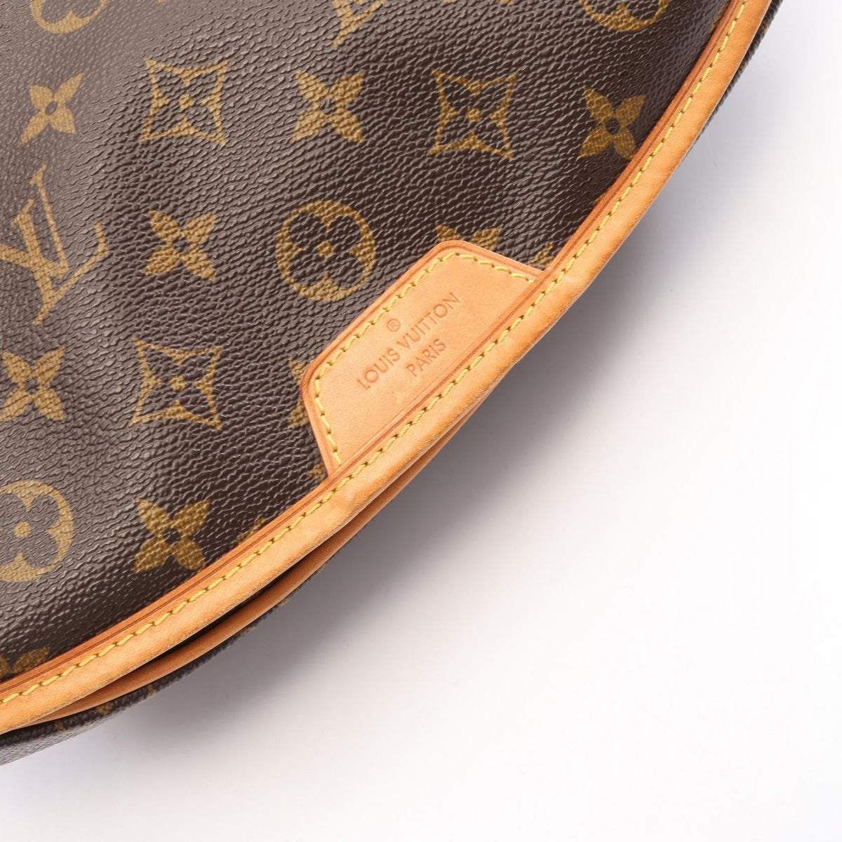 LOUIS VUITTON Menilmontant MM · Monogram