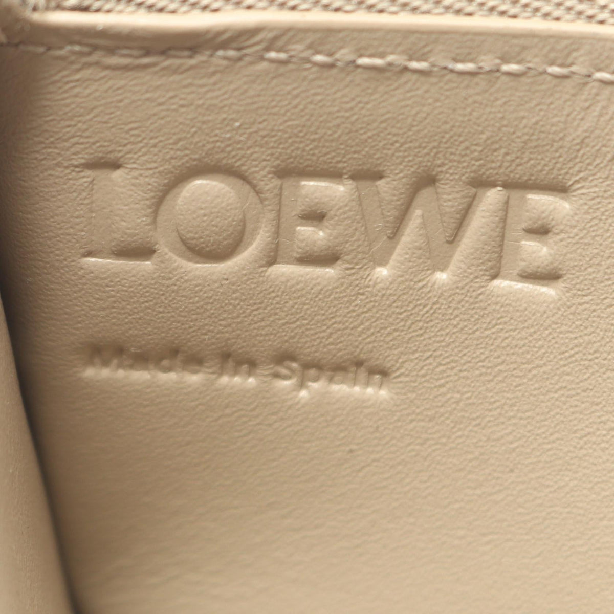 Loewe Anagram Square Coin · Leather