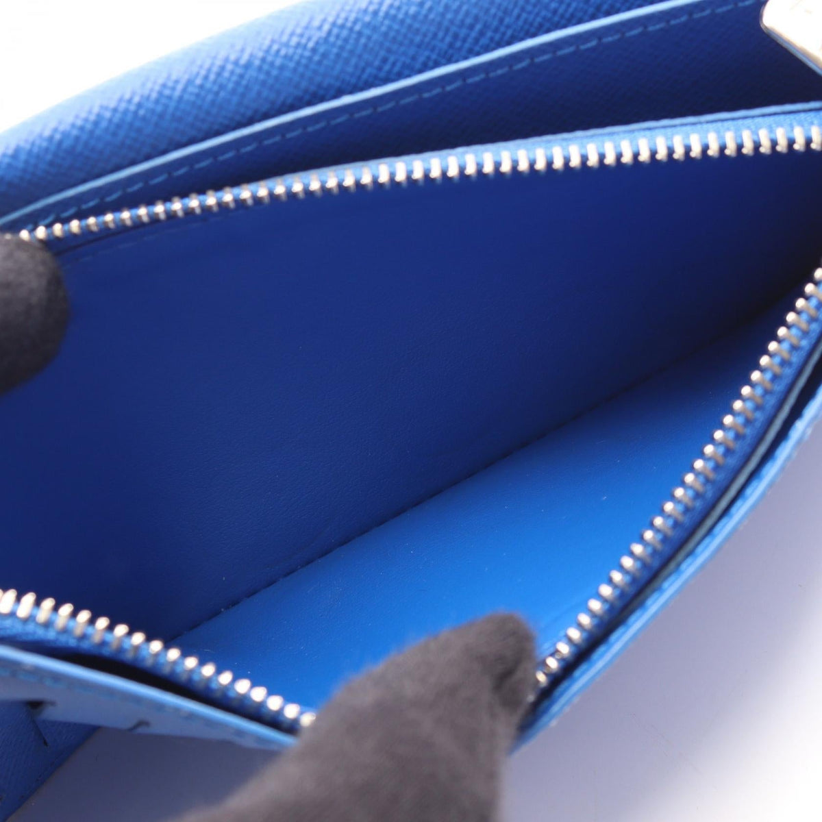 Louis Vuitton Brazza · Taiga V-Shape