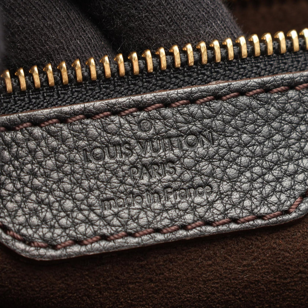 Louis Vuitton Mahina L · Leather Shoulder Bag