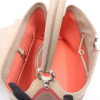 Louis Vuitton Capucine MM · Taurillon