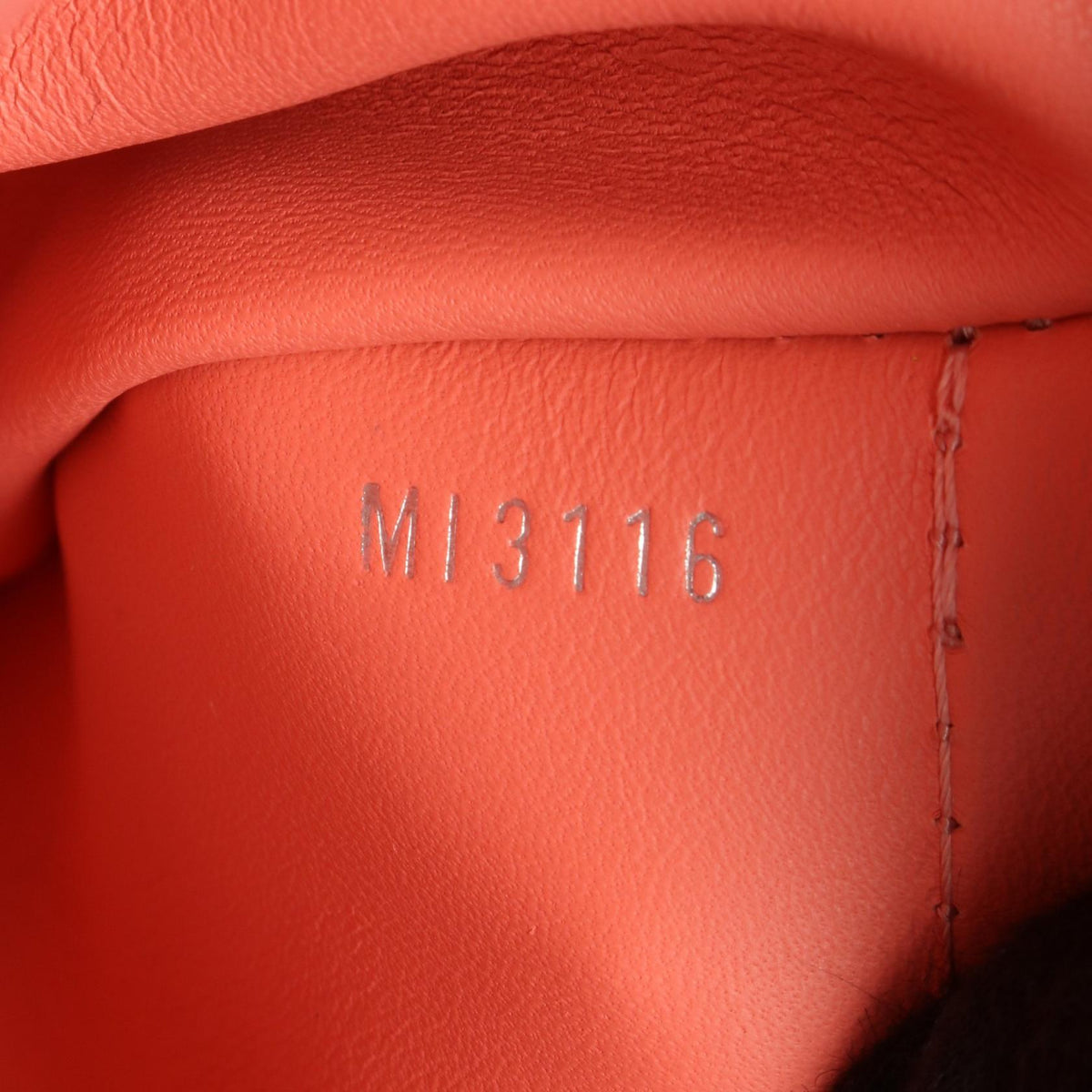 Louis Vuitton Capucine MM · Taurillon