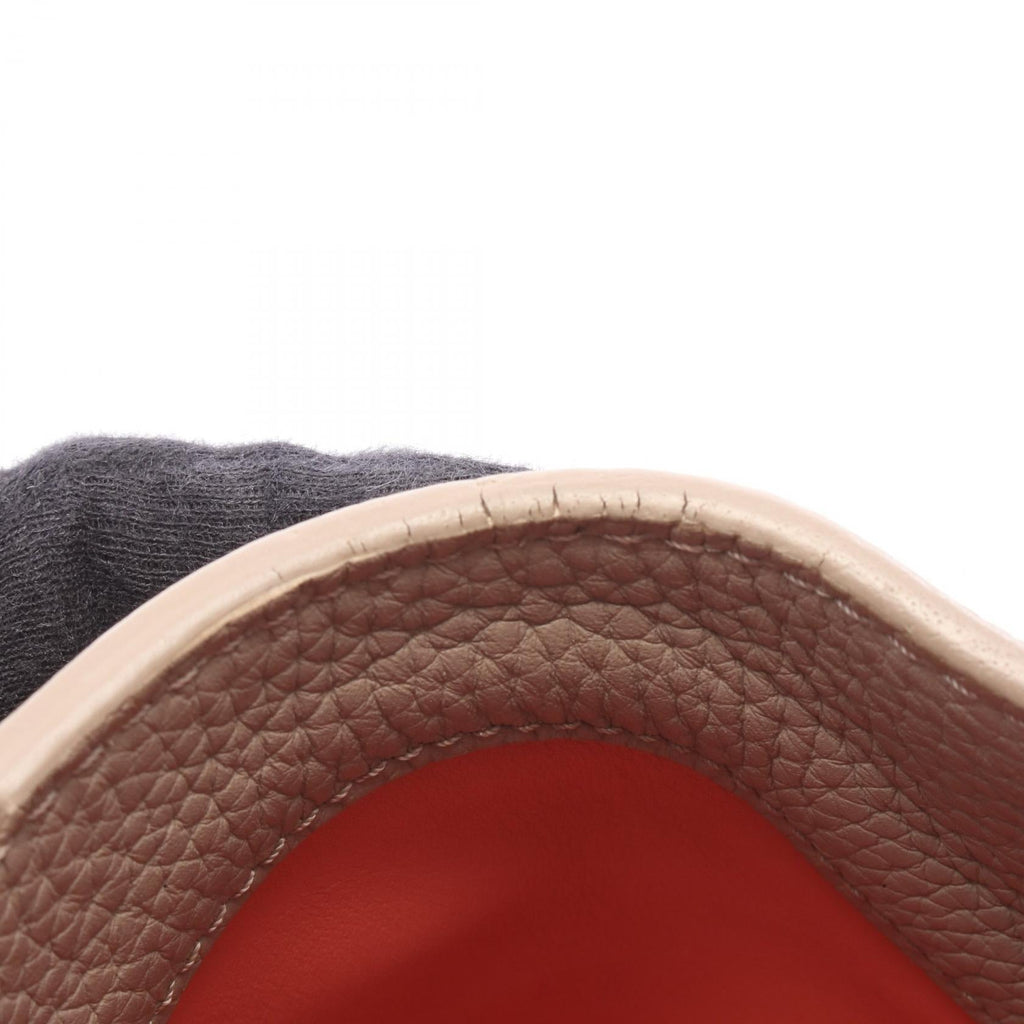 Louis Vuitton Capucine MM · Taurillon