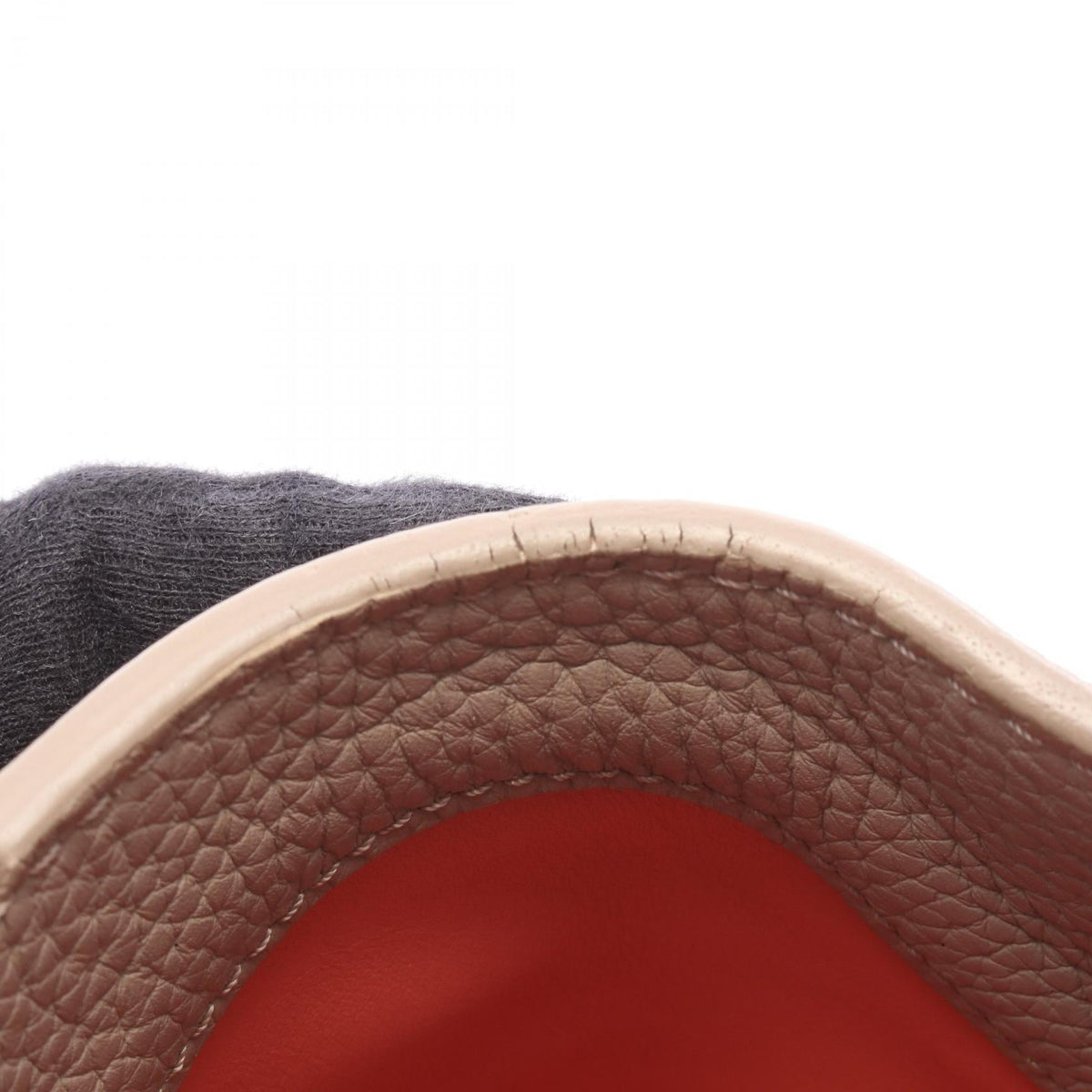 Louis Vuitton Capucine MM · Taurillon