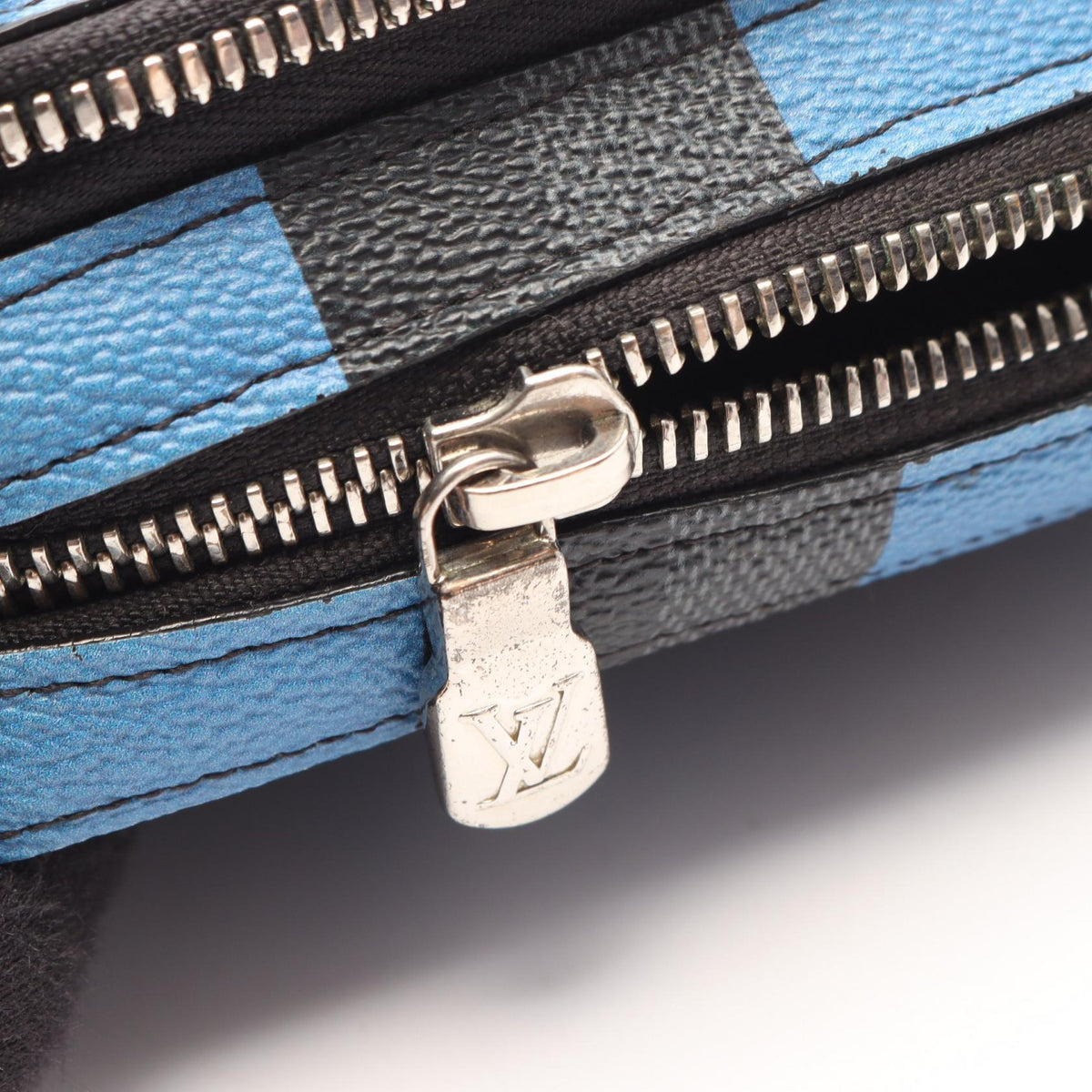 Louis Vuitton Alpha · Damier Graphite Giant