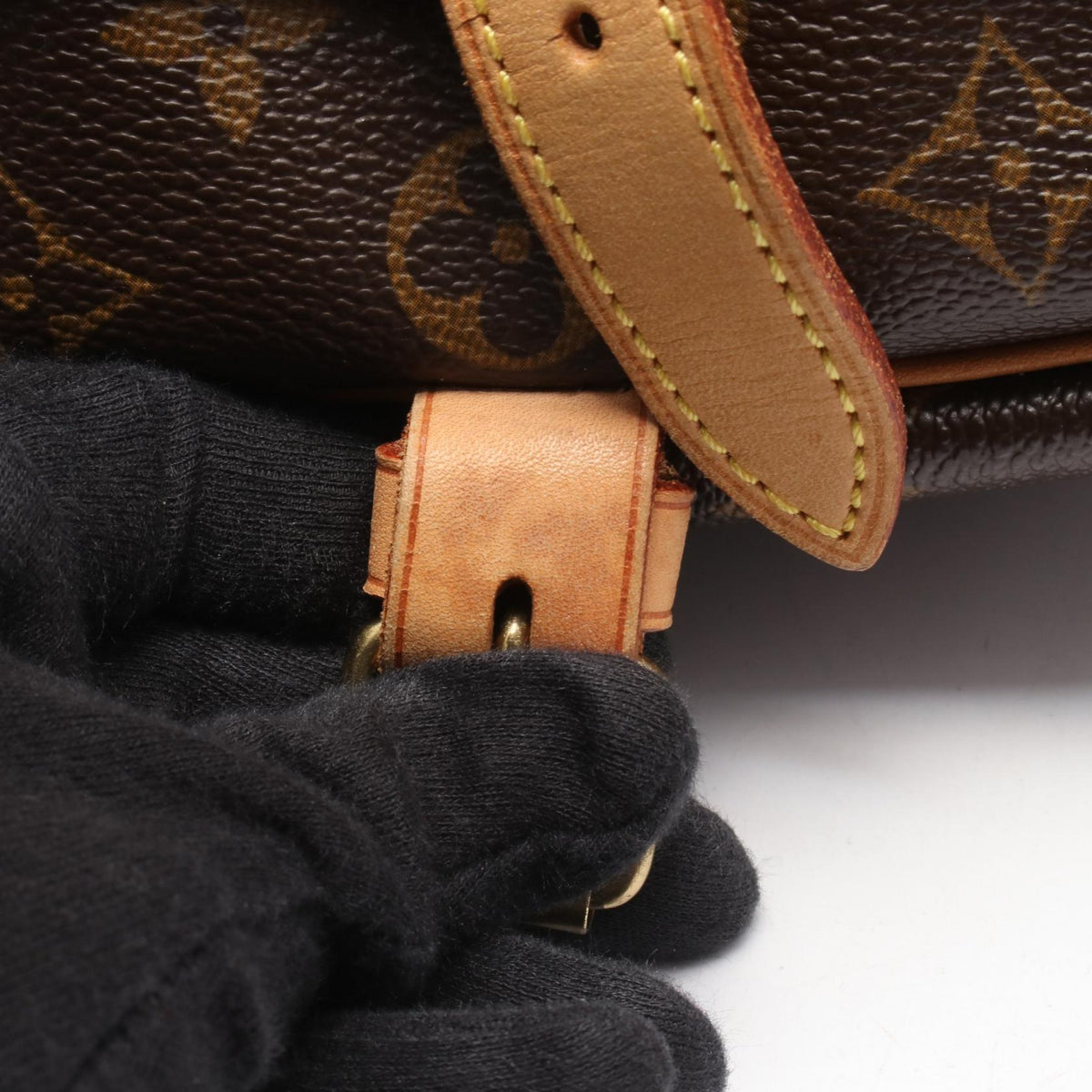 Louis Vuitton Saumur 30 · Monogram