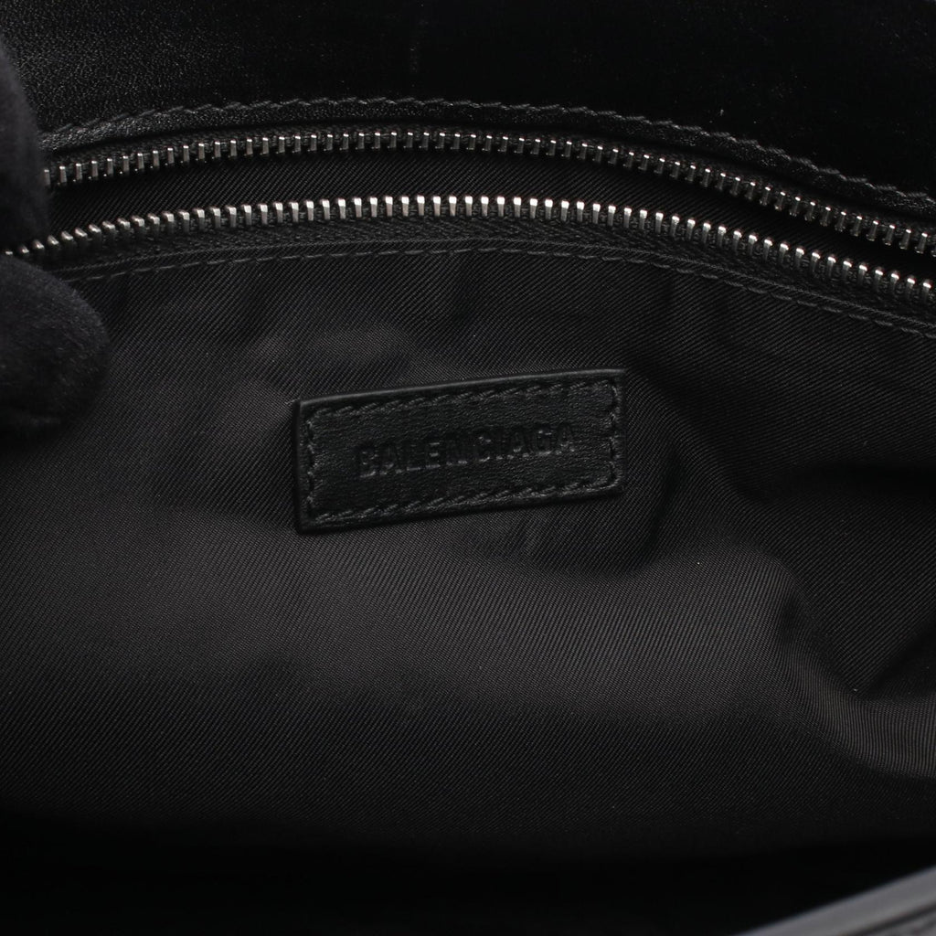 Balenciaga Grungy Messenger · Leather