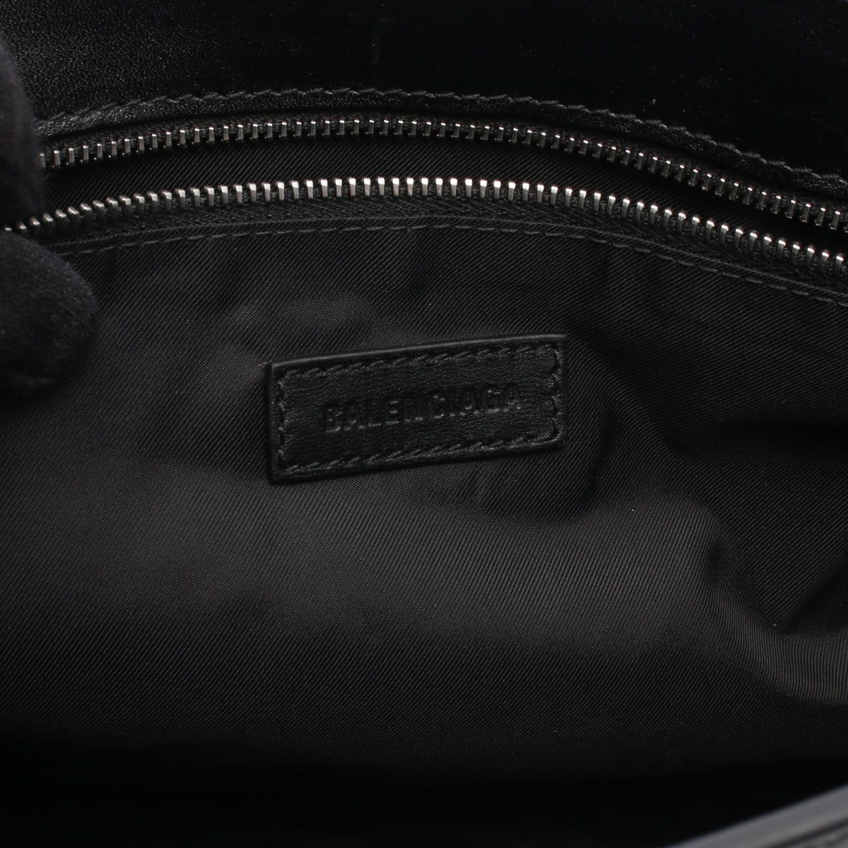Balenciaga Grungy Messenger · Leather