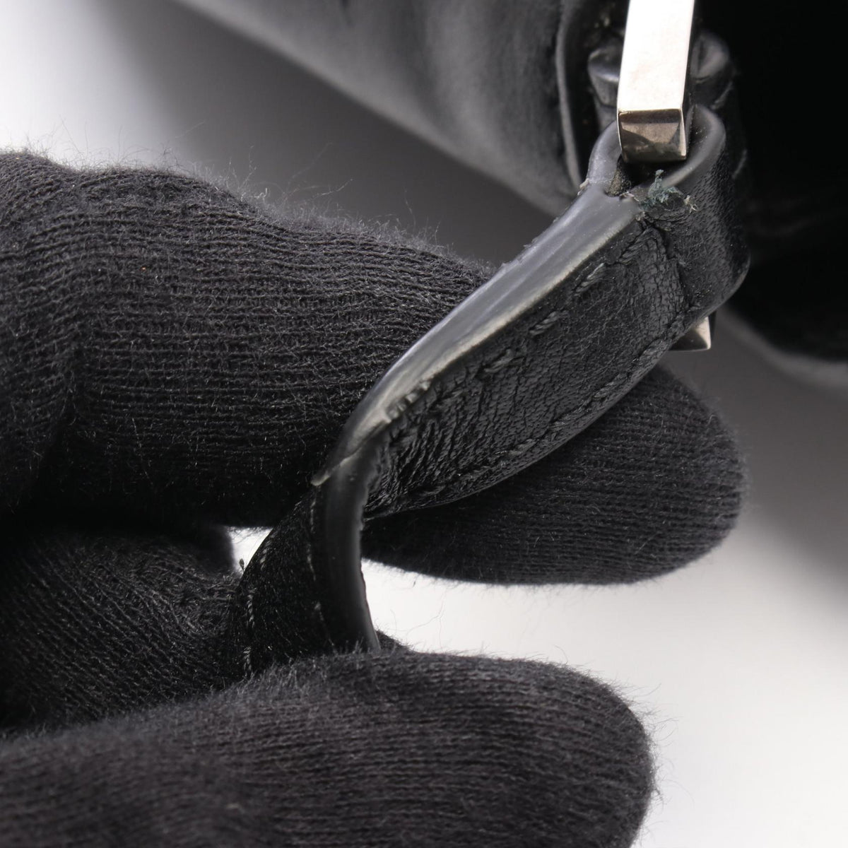 Balenciaga Grungy Messenger · Leather