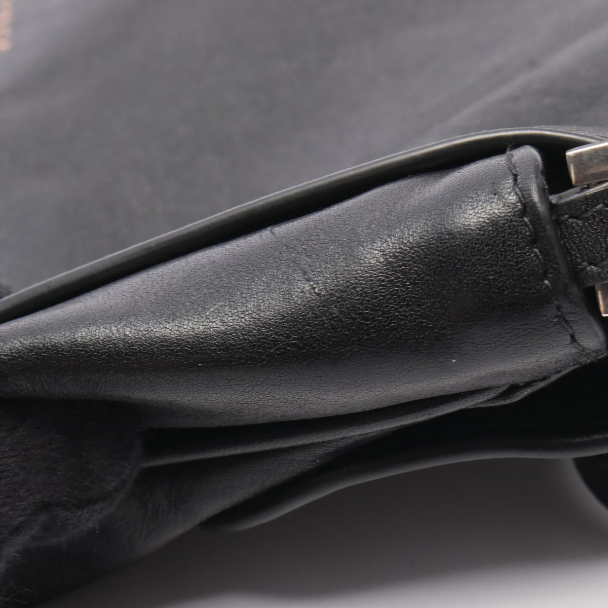 Balenciaga Grungy Messenger · Leather