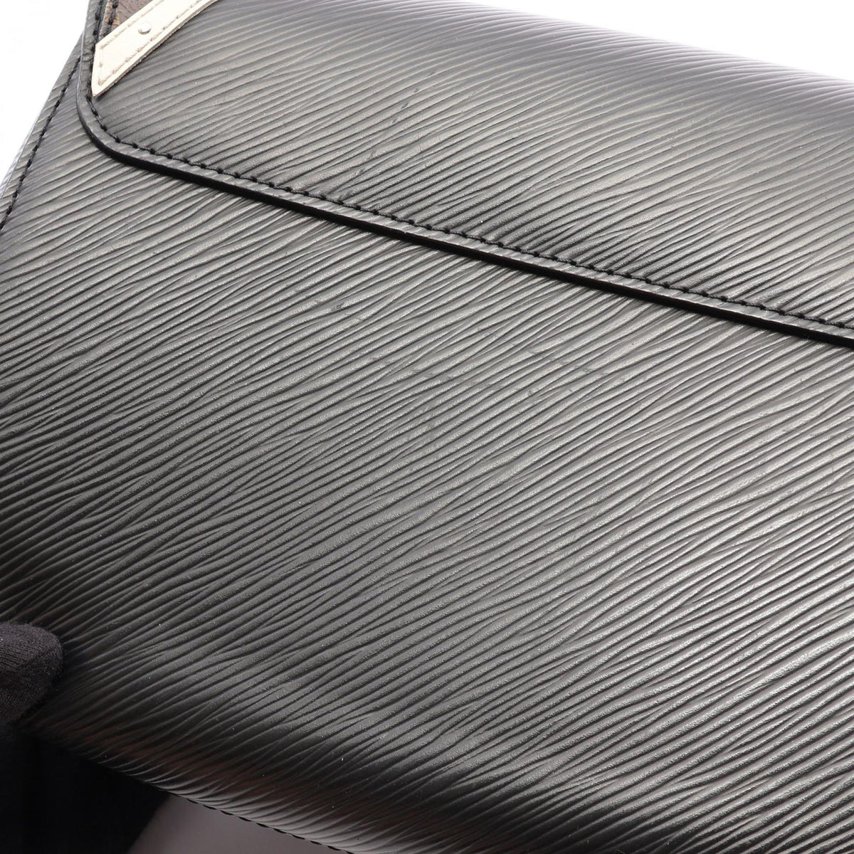 Louis Vuitton Twist MM · Epi Monogram