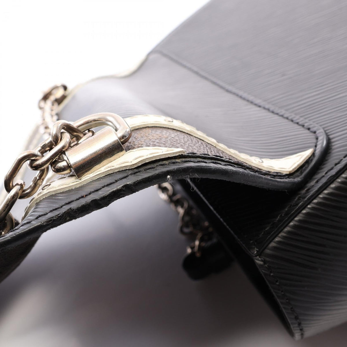 Louis Vuitton Twist MM · Epi Monogram
